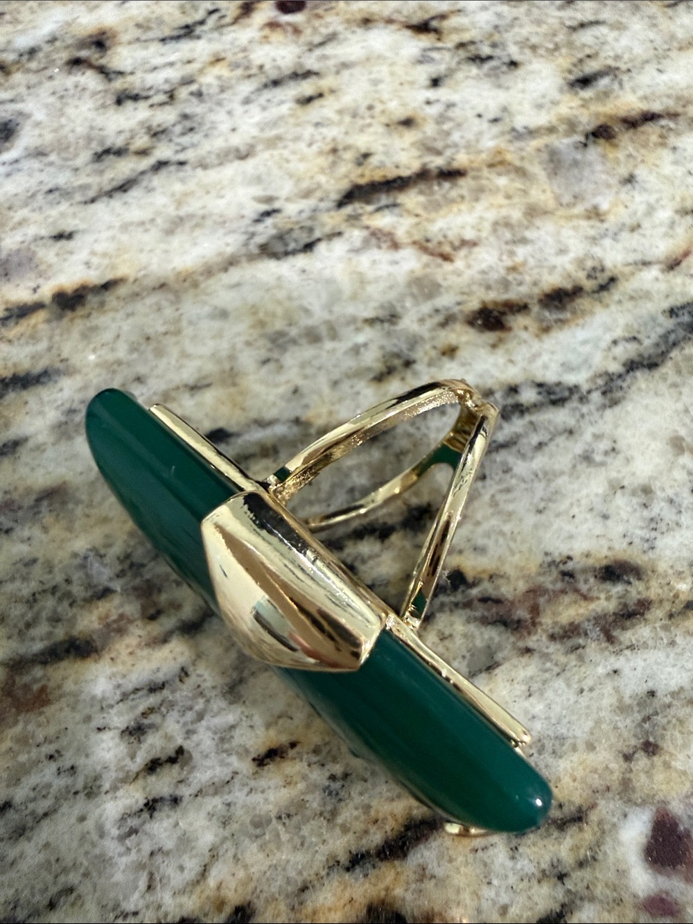 Kendra Scott Green Rectangular Statement Ring with Gold Accents Size 7 - Picture 4 of 5